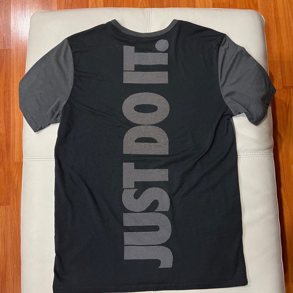 Nike Dri-Fit Men’s Training Gym Workout Shirt Gray Black Size M